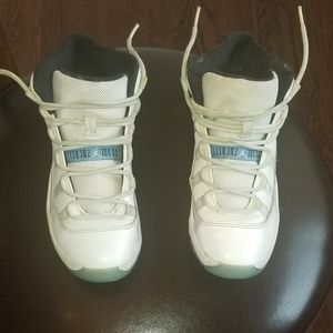 Youth Jordan gym shoes